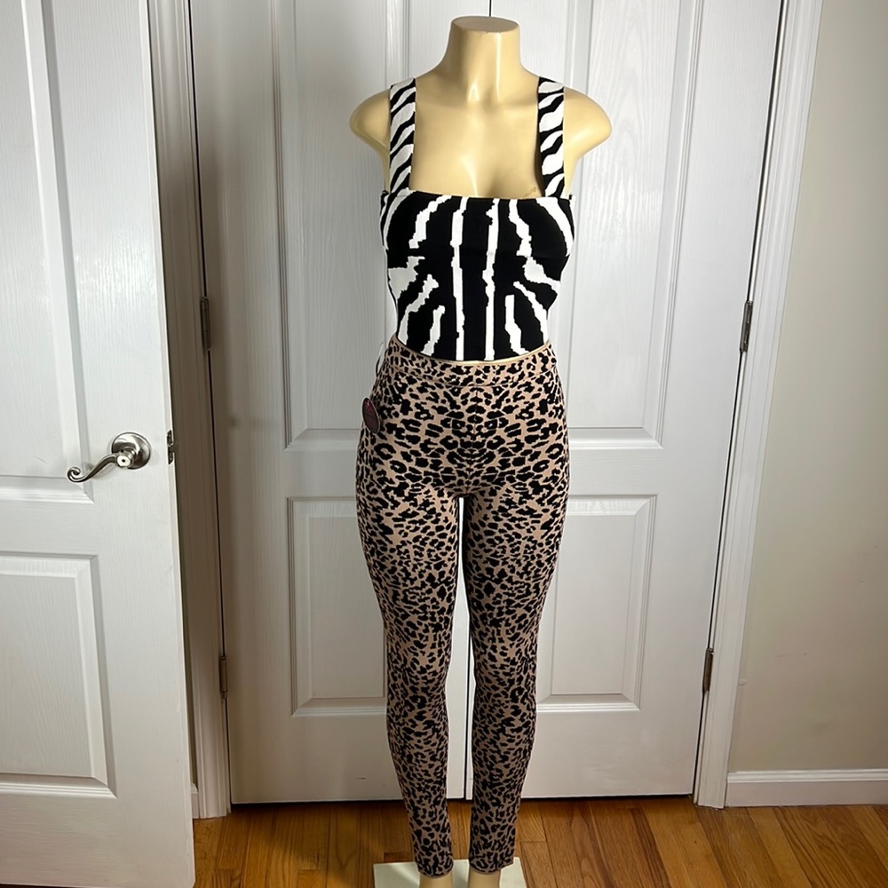 Unique 2 pieces set with a special fabric spandex material